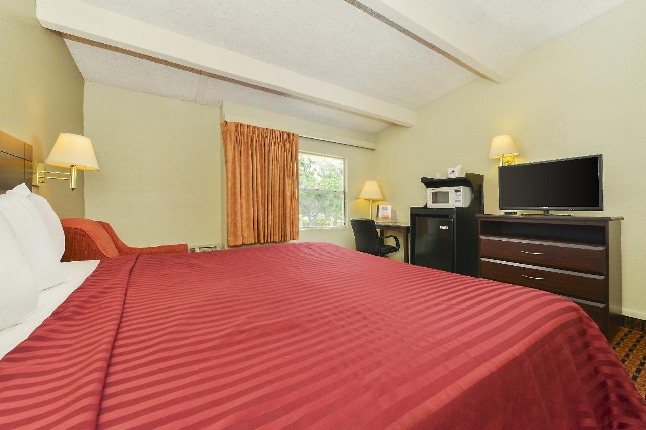 Americas Value 2* Sarasota