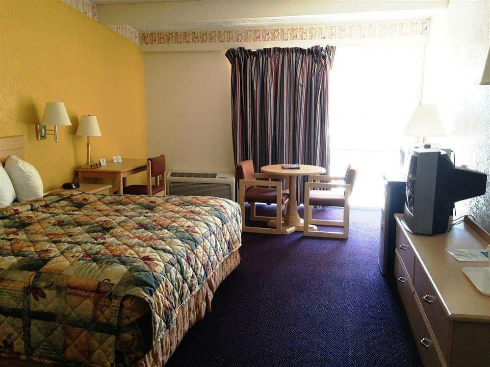 Americas Value 2* Sarasota